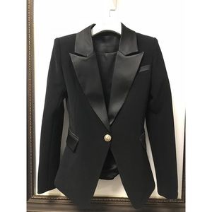 Elegant Black Blazer with Satin Lapels